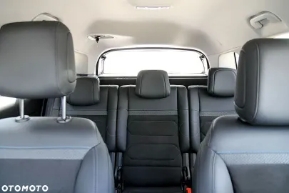 Car image 35