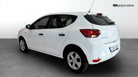 Car image 5