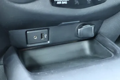 Car image 30