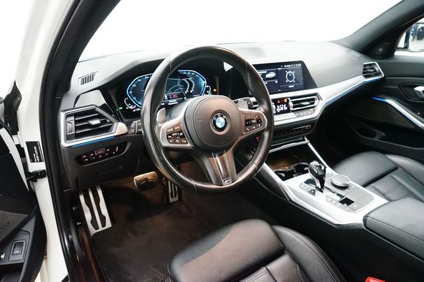 BMW 330e Touring M Sport 215 kW image number 3