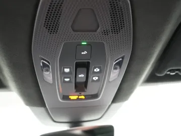 Car image 37