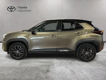 Car image 4