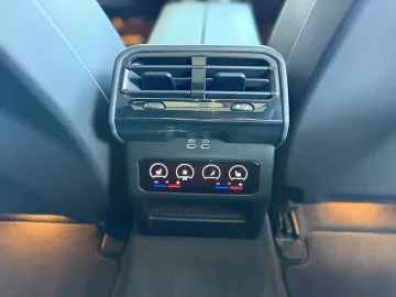 Car image 46