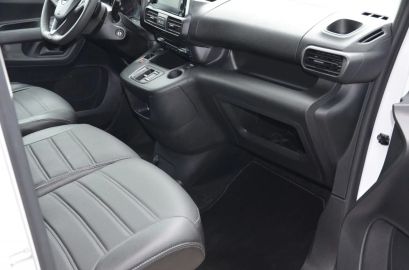 Car image 24