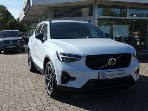 Volvo XC40 B4 Plus Dark 145 kW image number 2