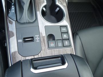 Car image 26