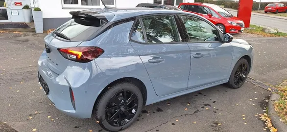 Car image 3