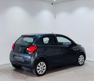 Car image 18