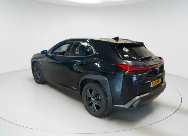 Car image 4