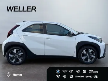 Car image 4