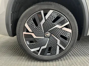 Car image 29