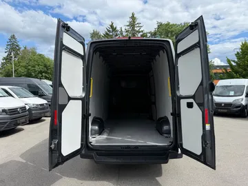 Car image 37