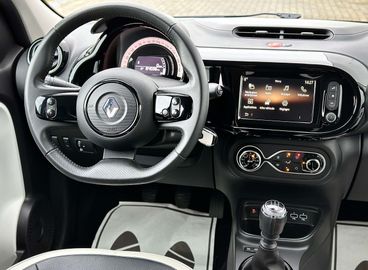 Car image 26