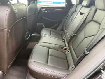 Car image 28