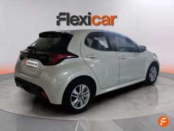 Car image 4