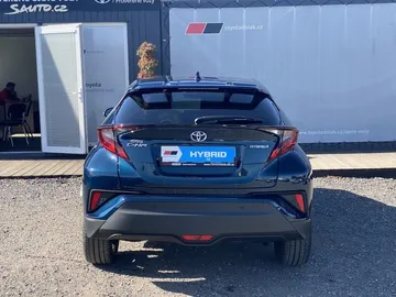 Car image 5