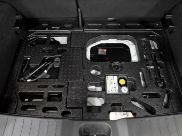 Car image 32