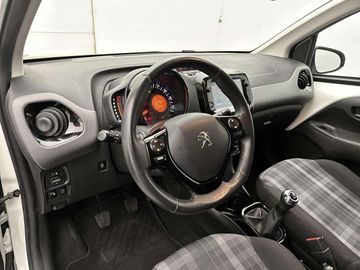 Car image 11