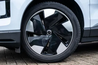 Car image 29