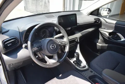 Car image 25