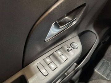 Car image 30