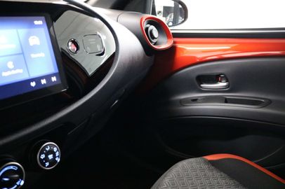 Car image 24