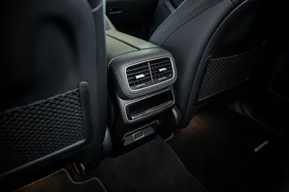 Car image 37