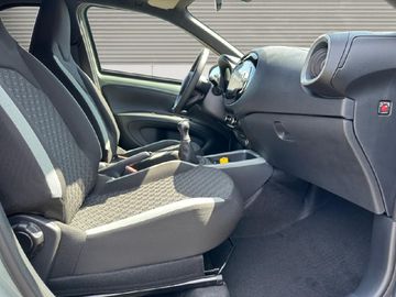 Car image 15