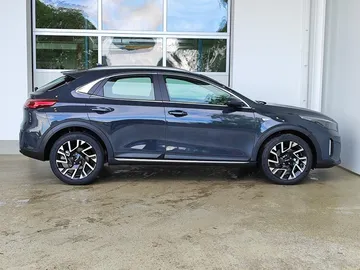 Car image 30