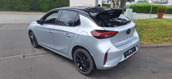 Car image 5