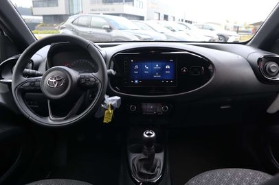 Car image 12