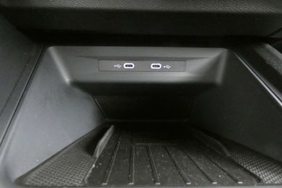 Car image 33