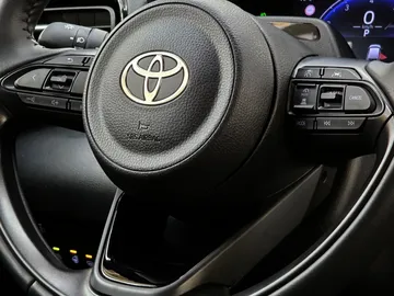 Car image 23