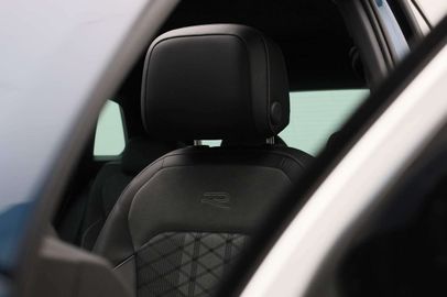 Car image 37