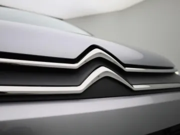 Car image 36