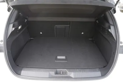 Car image 32