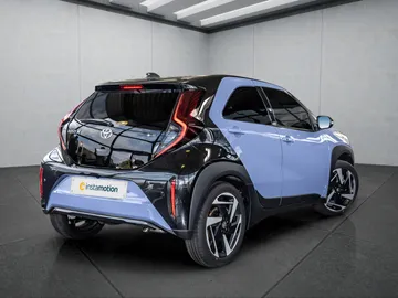 Car image 2