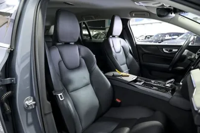 Car image 36