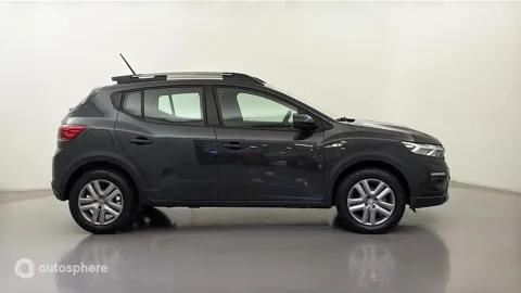 Car image 4