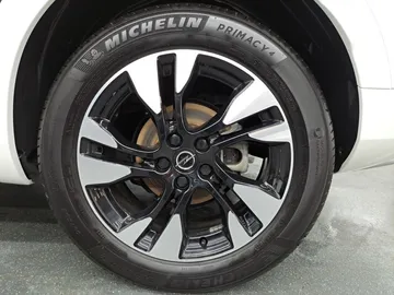 Car image 27