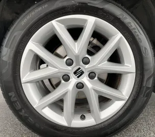 Car image 32