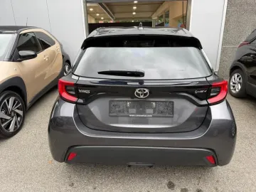 Car image 18