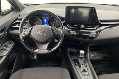 Car image 12