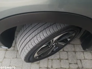 Car image 32