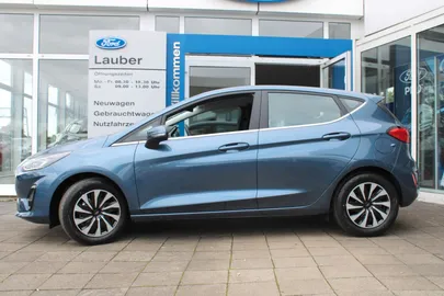 Car image 4
