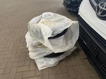 Car image 28