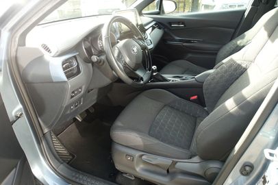 Car image 9