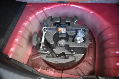 Car image 30