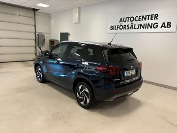 Car image 4