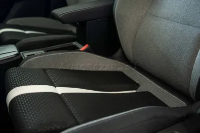 Car image 32
